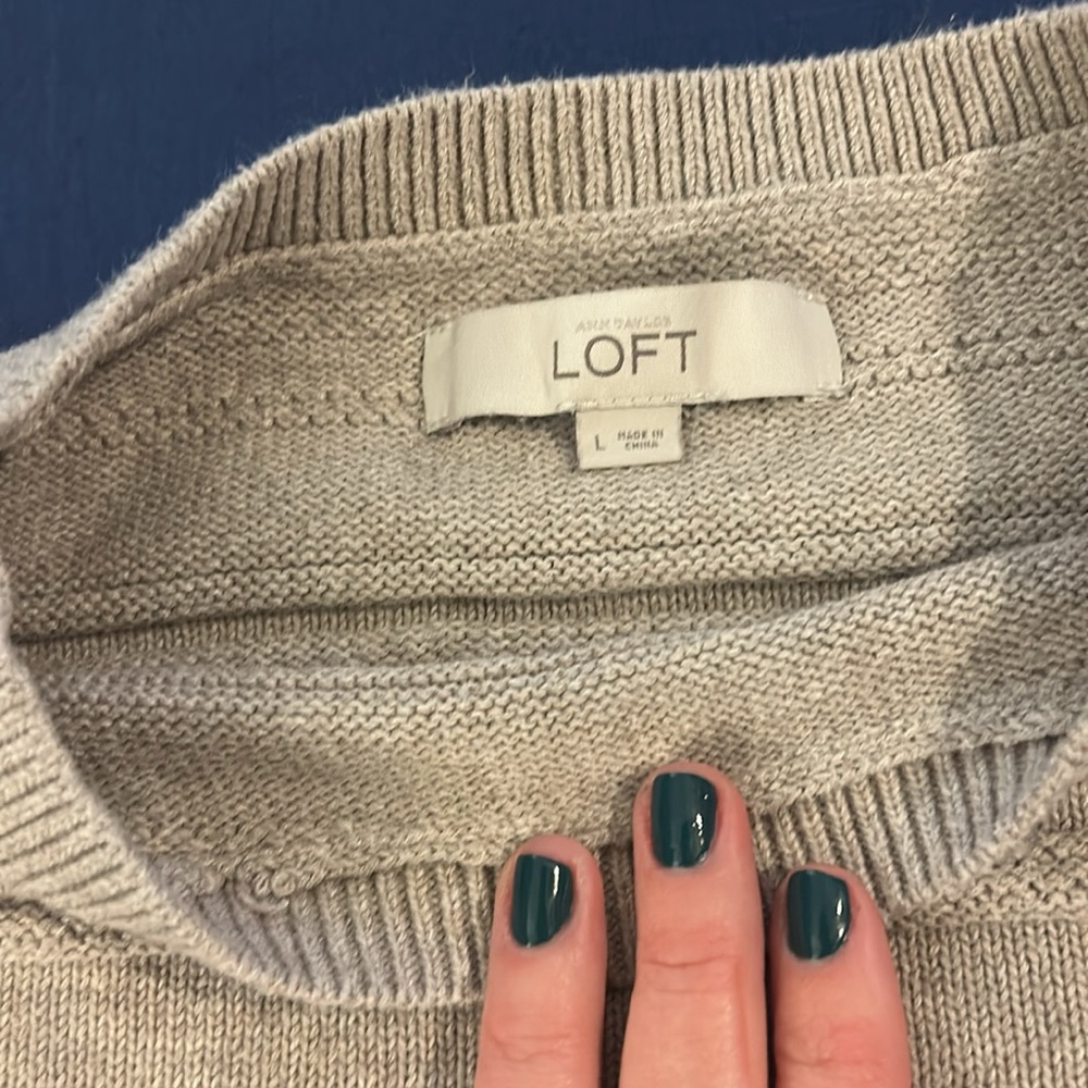 💥3/$25💥 Tan cable-knit sweater - Picture 3 of 5
